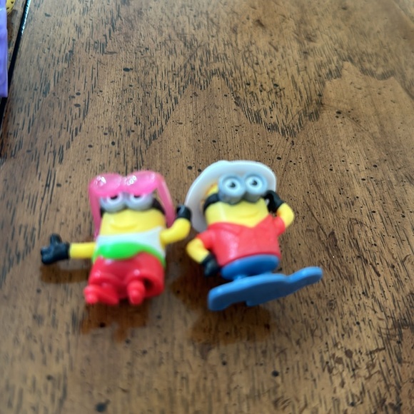 Minions lot of five mini figures & bouncy ball 1 to 2 in toys from a kids meal ￼ - Picture 6 of 7